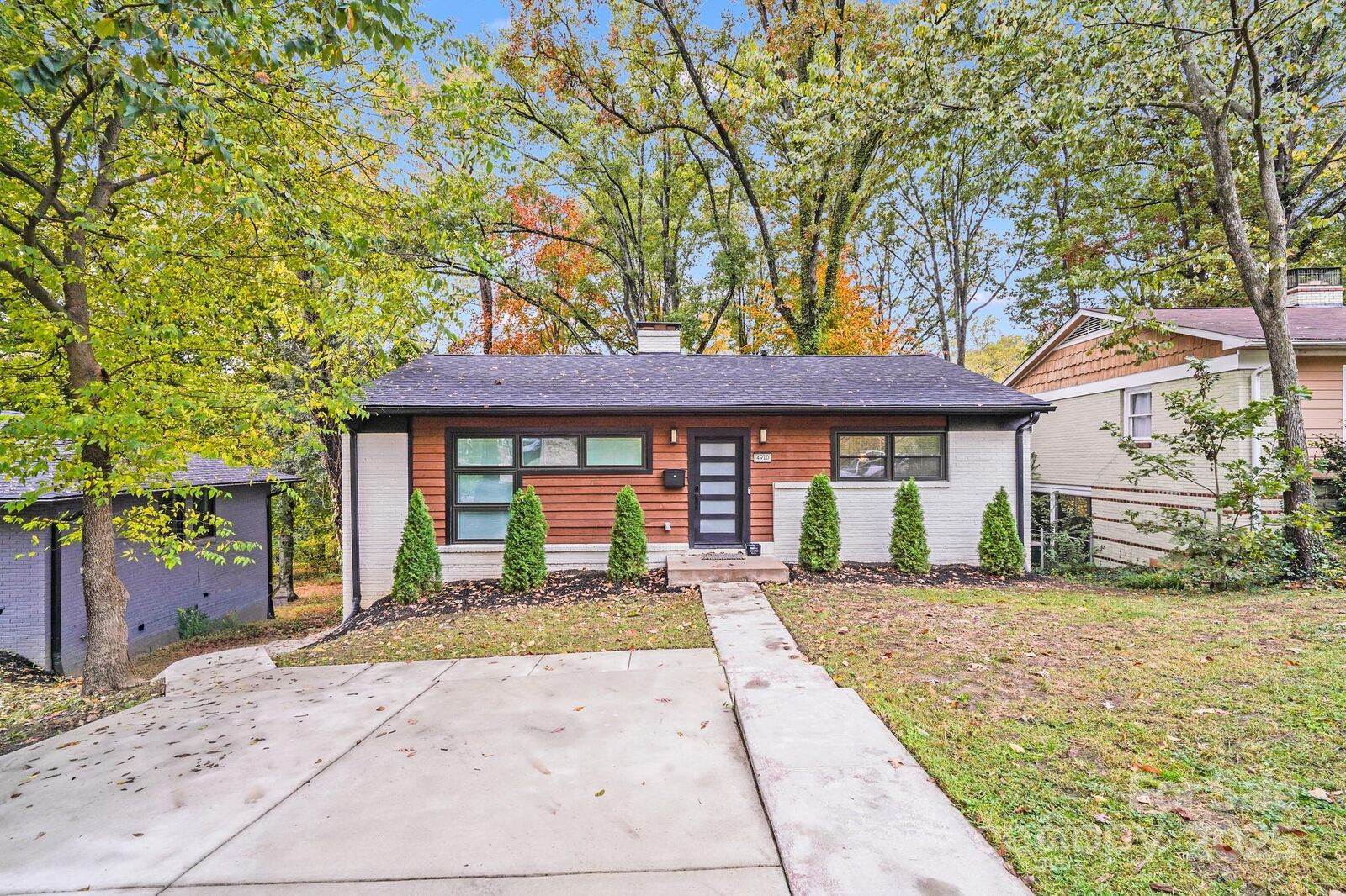 Property Photo:  4910 Valley Stream Road  NC 28209