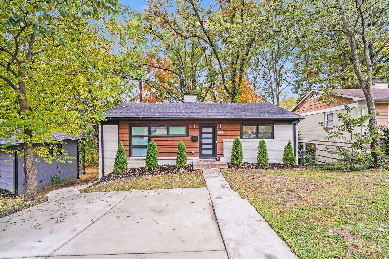 Property Photo:  4910 Valley Stream Road  NC 28209 