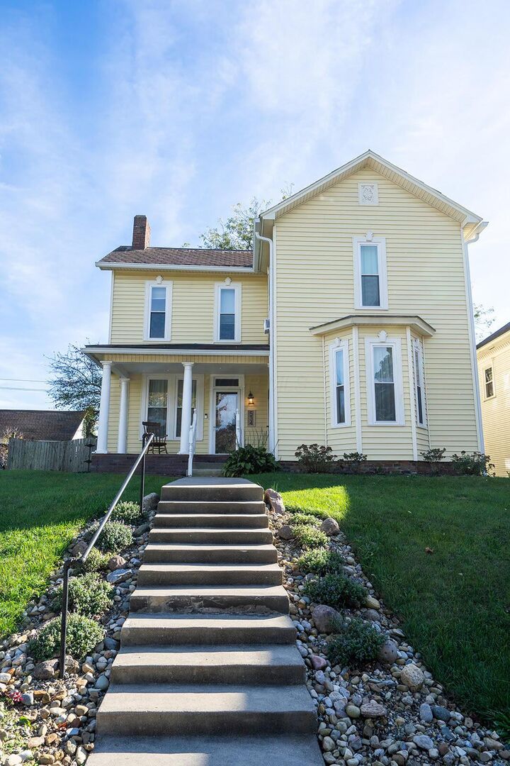 Property Photo: 534 E Wheeling Street OH 43130