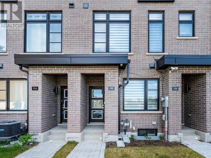 Photo de la propriété: 136 Brockley Drive ON M1P 3C1