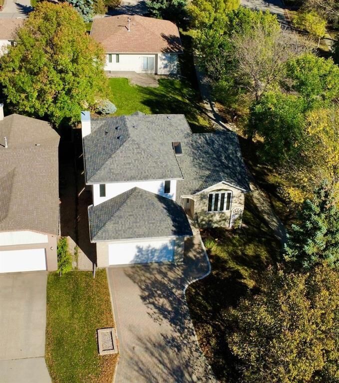Property Photo:  71 Sandalwood Crescent  MB R2V 3V5 