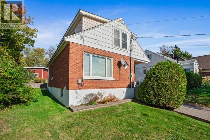 34 Elliott Rd  Sault Ste. Marie ON P6C 2Z4 photo