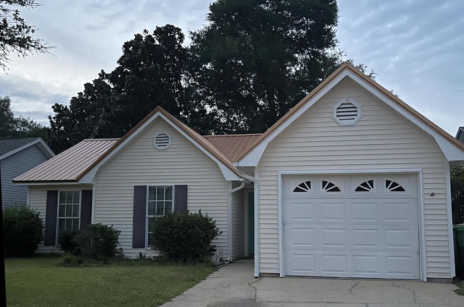 Property Photo:  162 Meadowbrook Court  FL 32578 