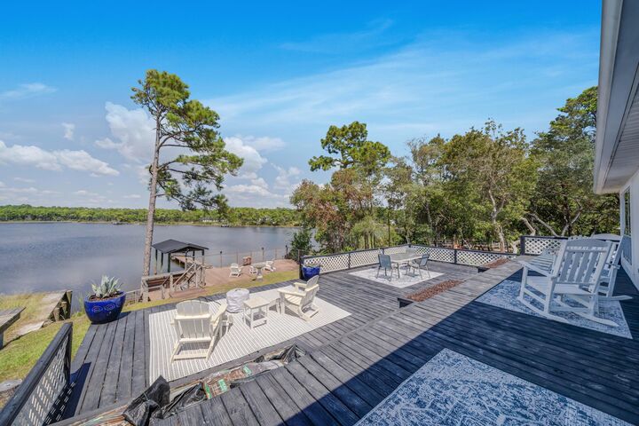Property Photo: 21926 Lakeview Drive FL 32413