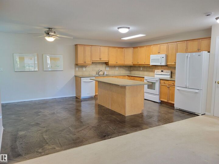 Property Photo: 8942 156 Street NW 402 AB T5R 5Z5