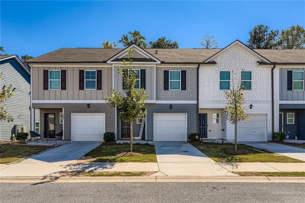 Property Photo: 3410 Highbury Way GA 30038