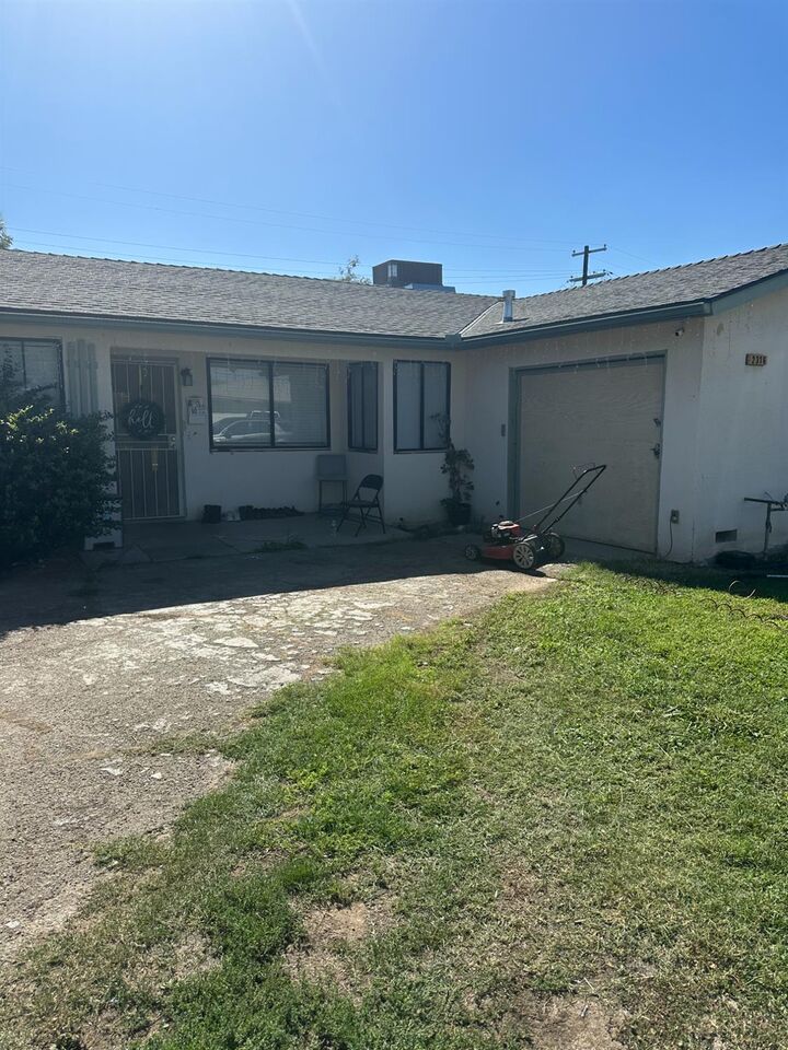 Property Photo:  2316 E Norwich Ave  CA 93726 