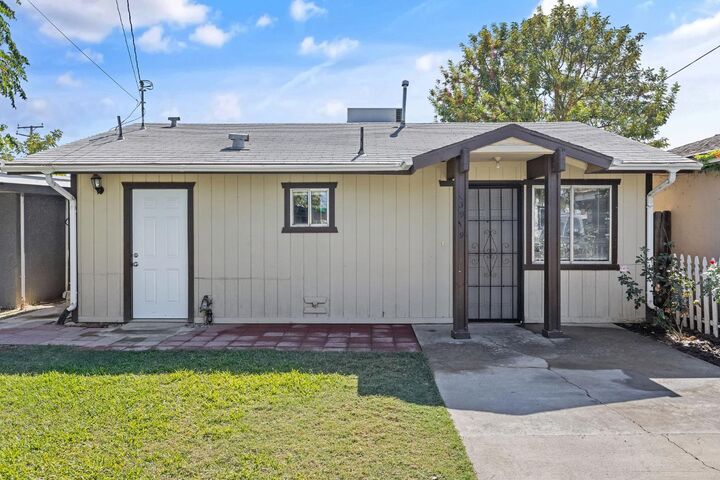 Property Photo:  13919 Highway Avenue  CA 93202 