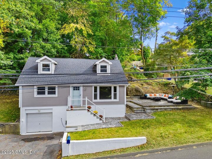 Property Photo: 207 Sheephill Road CT 06878