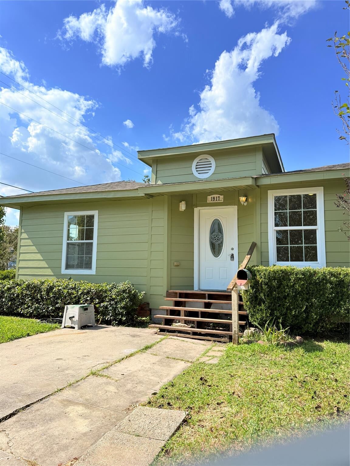 Property Photo:  1917 Utah Street  TX 77520 