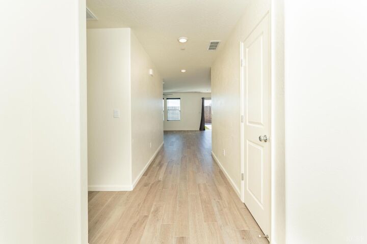 Property Photo: 2523 Sawgrass Avenue CA 93274