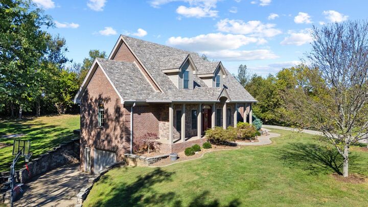 Property Photo:  140 Holiday Court  KY 40330