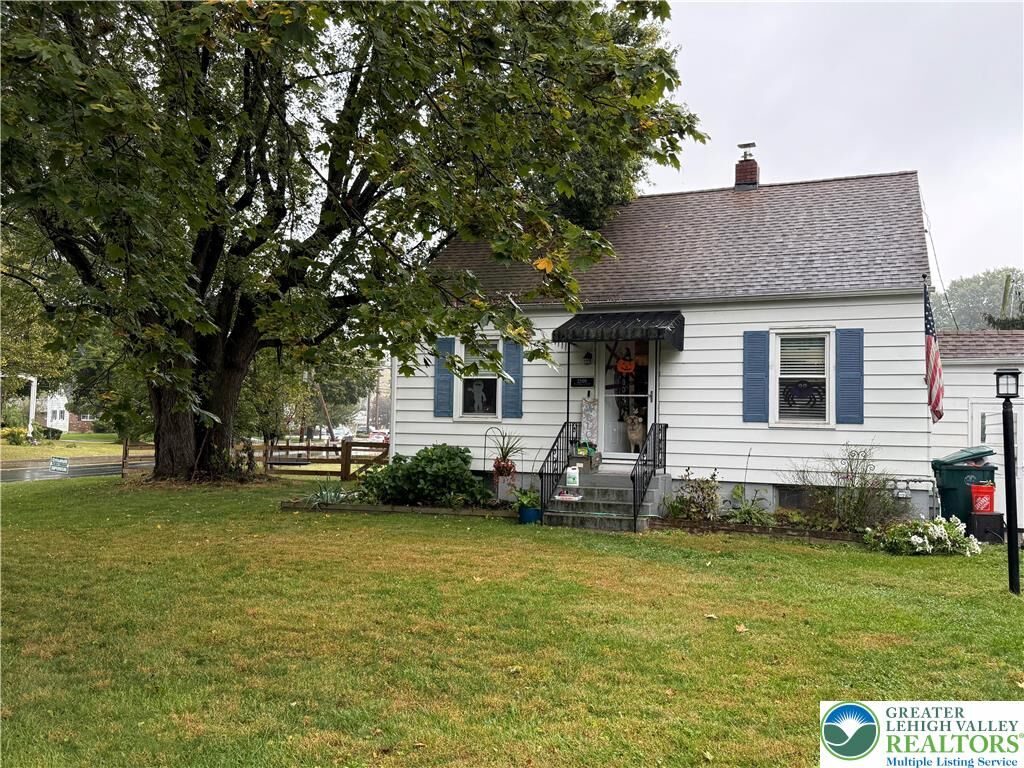 Property Photo:  2500 Hermitage Avenue  PA 18045 