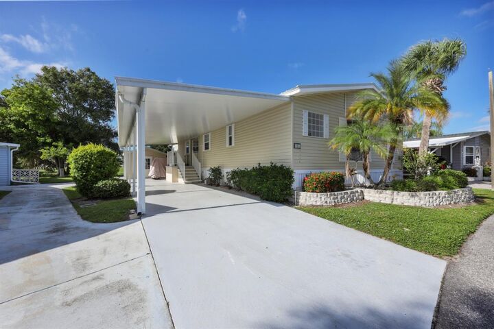 Property Photo: 2100 Kings Highway 920 FL 33980