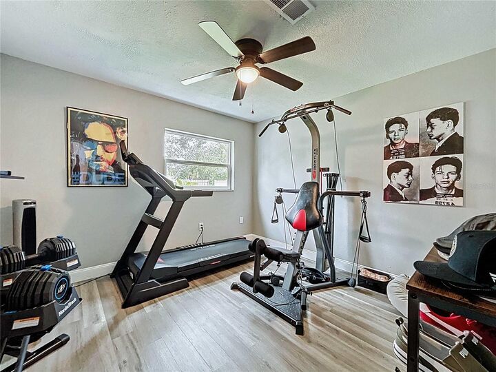 Property Photo:  1404 Big Oak Court  FL 33511