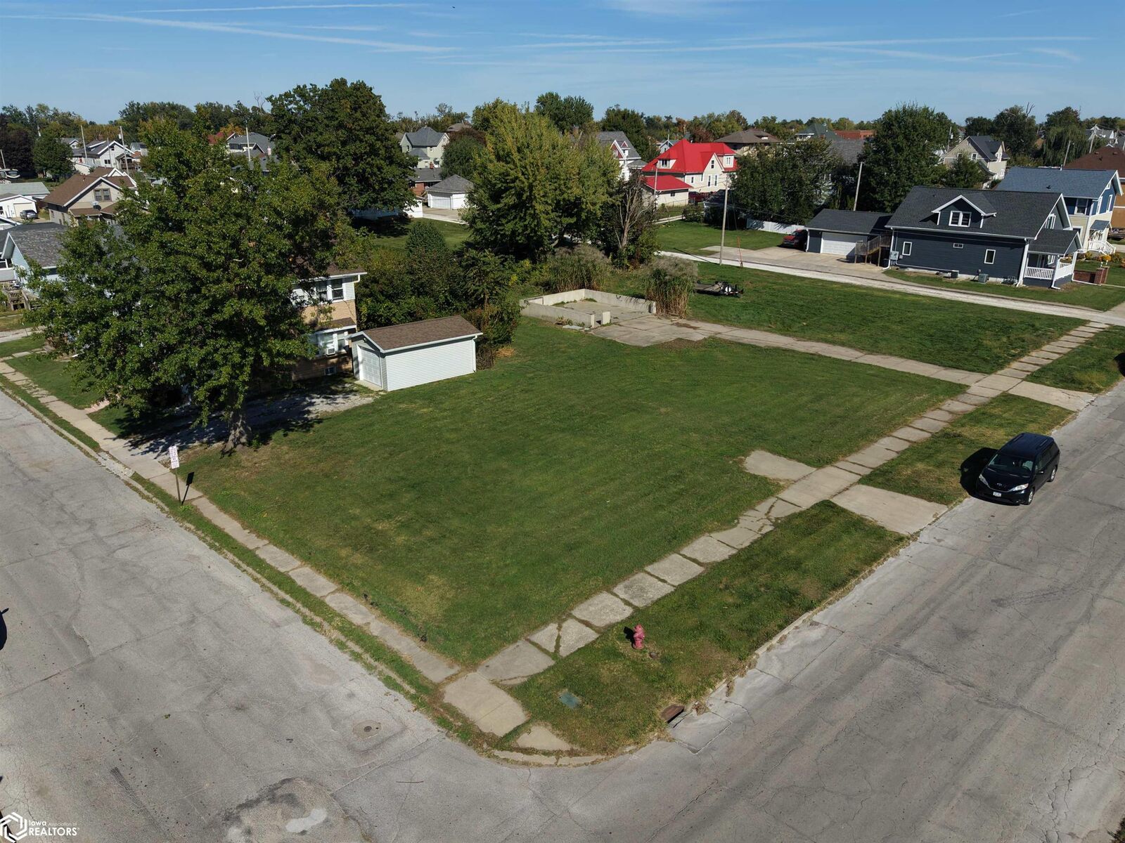 Property Photo:  709 W State Street  IA 50158