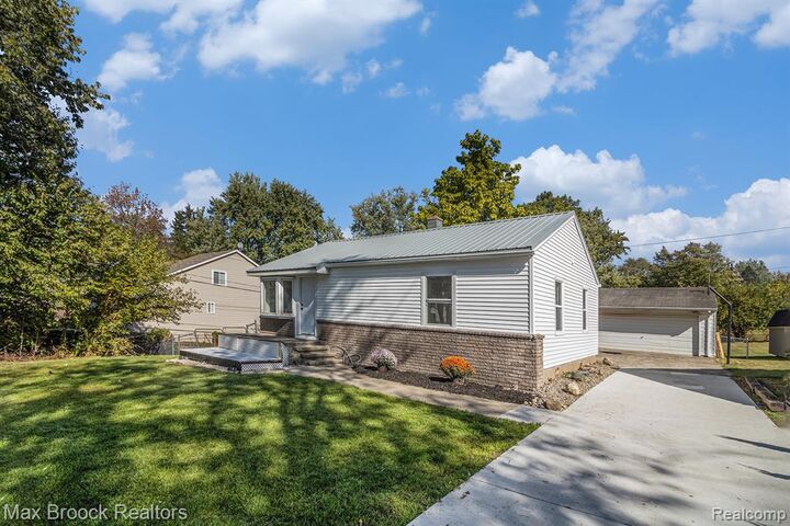 Property Photo:  769 Markdale Street  MI 48362 3417