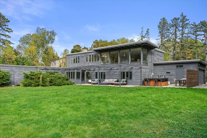 6465 N Santa Monica Blvd  Fox Point WI 53217 photo