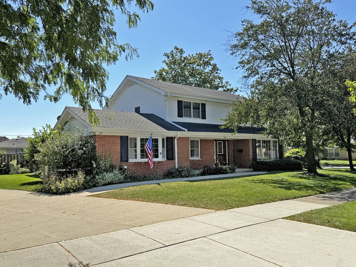 2405 E Miner Street  Arlington Heights IL 60004 photo