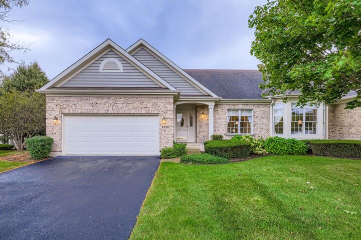 Property Photo: 1026 Heron Way IL 60098
