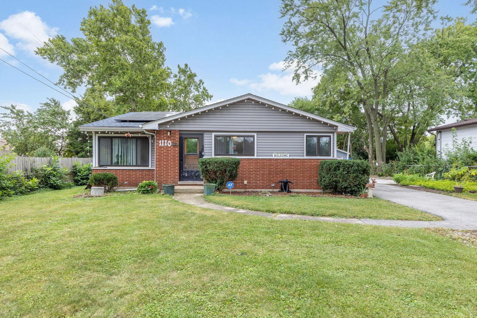 Property Photo: 1110 Itasca Street IL 60106