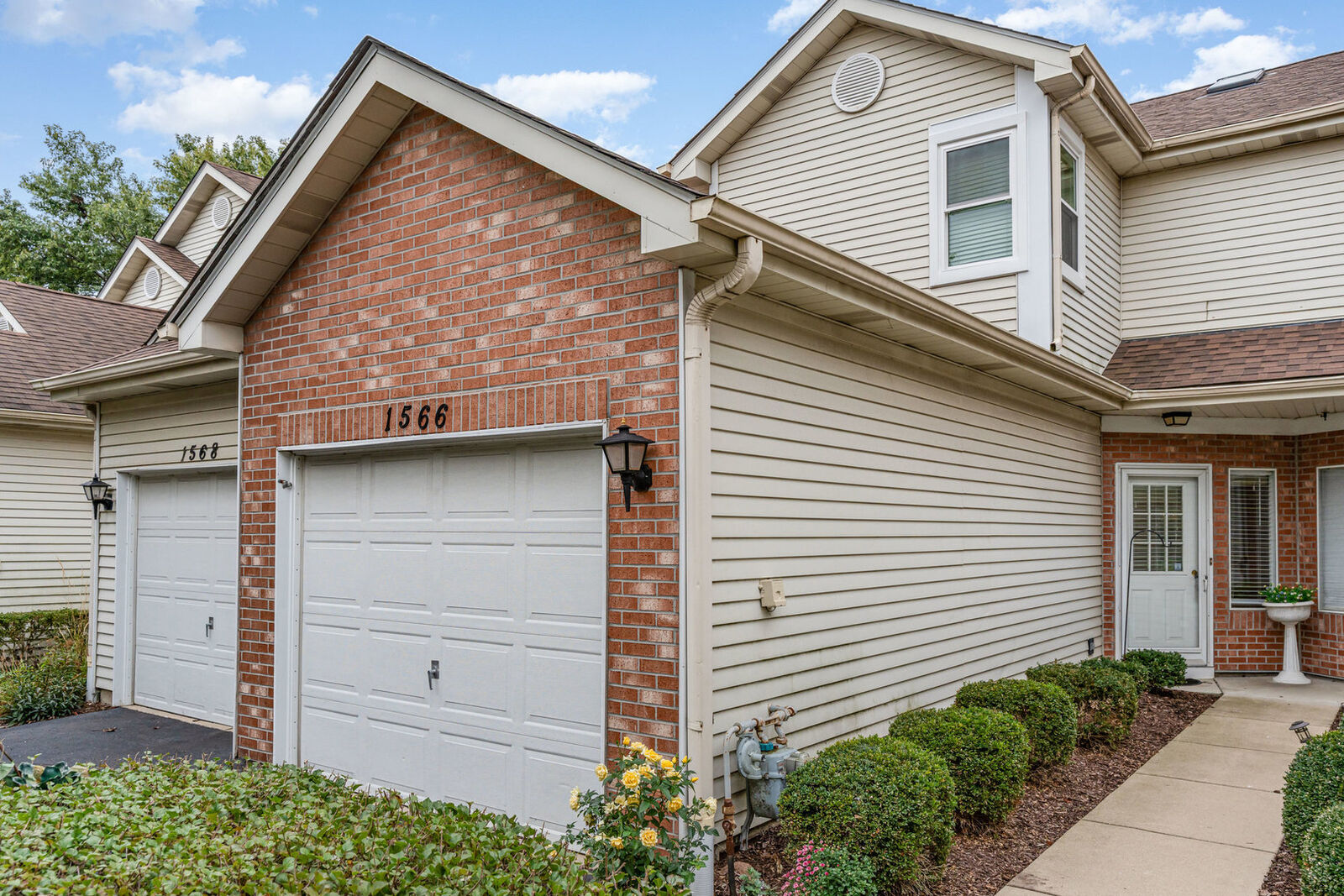 Property Photo:  1566 Darien Lake Drive  IL 60561 