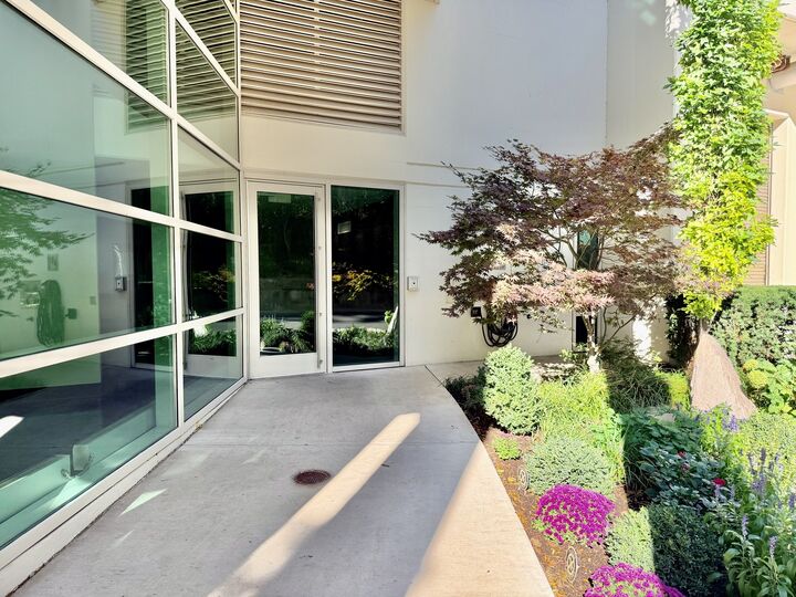 Property Photo:  1570 Elmwood Avenue 802  IL 60201