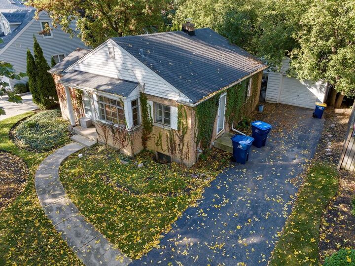 Property Photo: 2416 Oak Avenue IL 60062