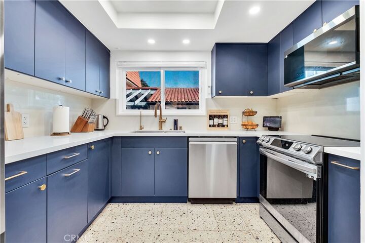 Property Photo: 745 Main 107 CA 90245