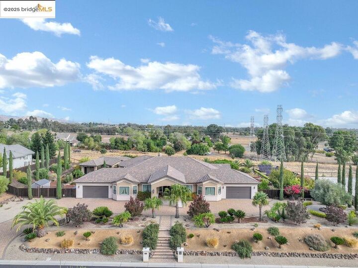 Property Photo: 245 Rolling Sage Cir CA 95688
