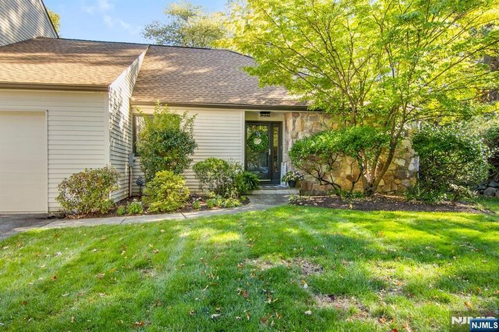 20 Lenape Drive  Roseland NJ 07068 photo