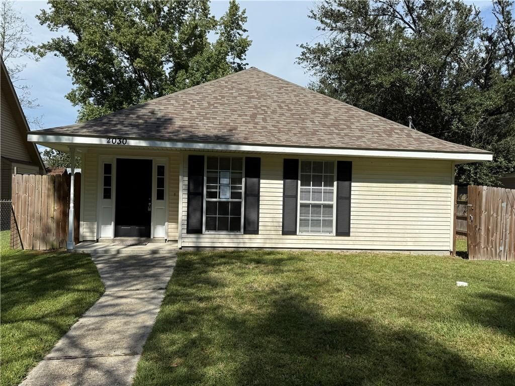 Property Photo:  2030 Swan Street  LA 70460