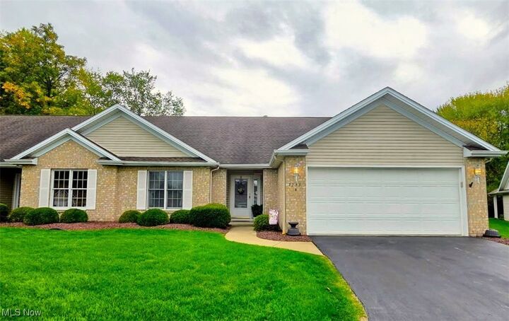 7733 Crimson Trail B  Youngstown OH 44512 photo