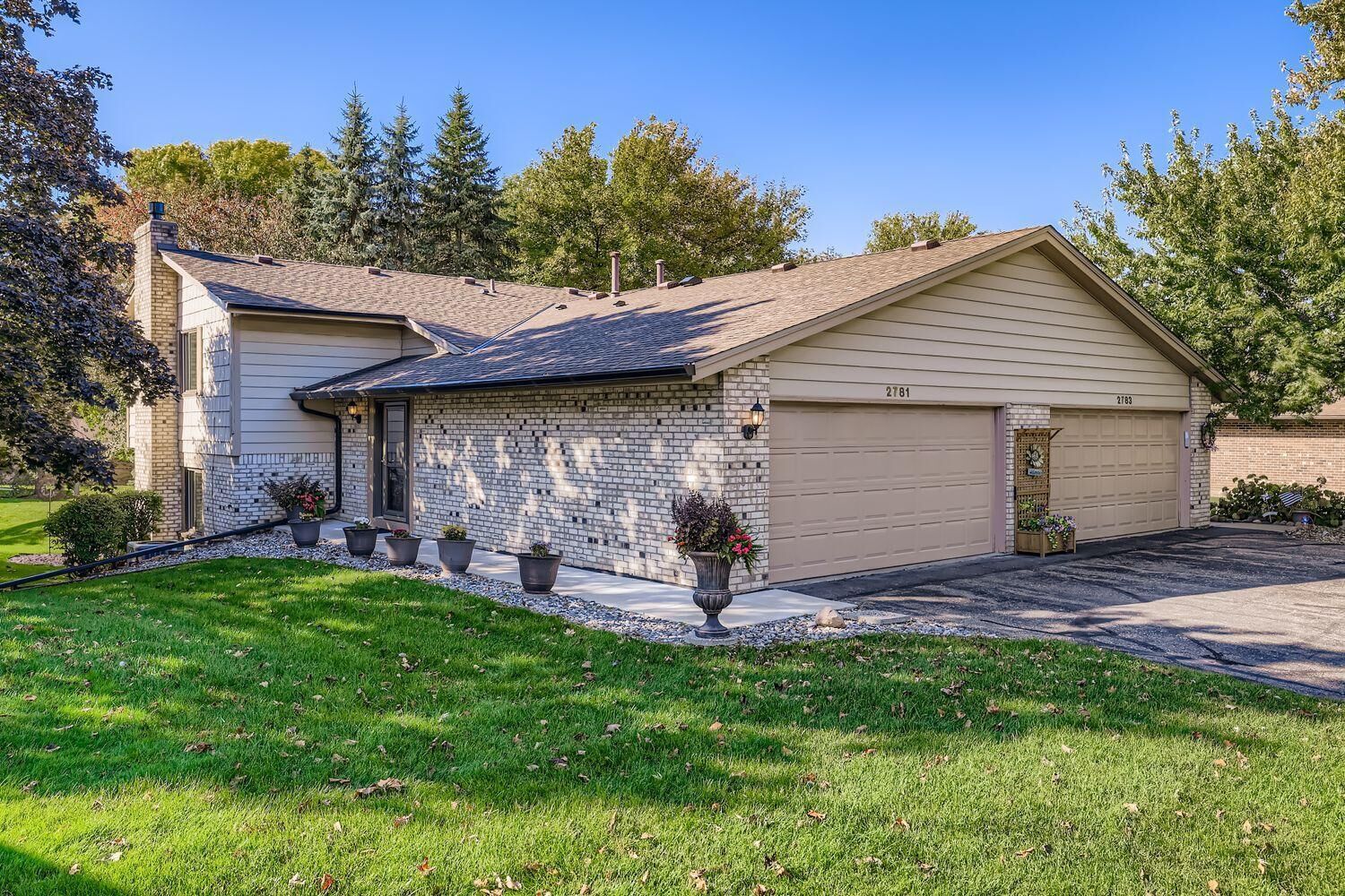 Property Photo:  2781 Robinwood Way  MN 55125 