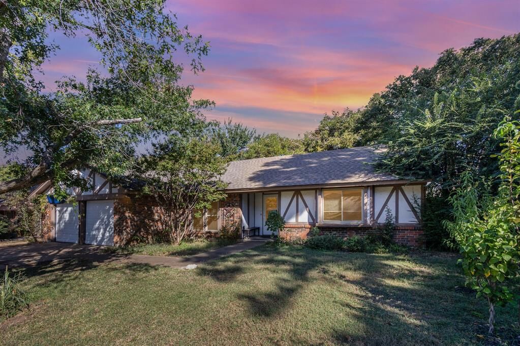 Property Photo:  1631 Terrace Street  TX 76012