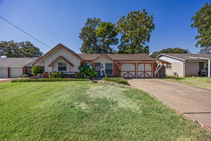 Property Photo: 1820 Muse Street TX 76112