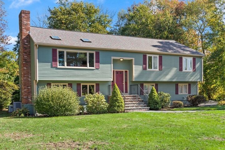139 Clover Ln  Stoughton MA 02072 photo