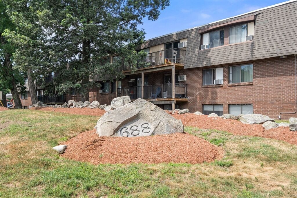 Property Photo: 688 Boston Post Rd E 202 MA 01752