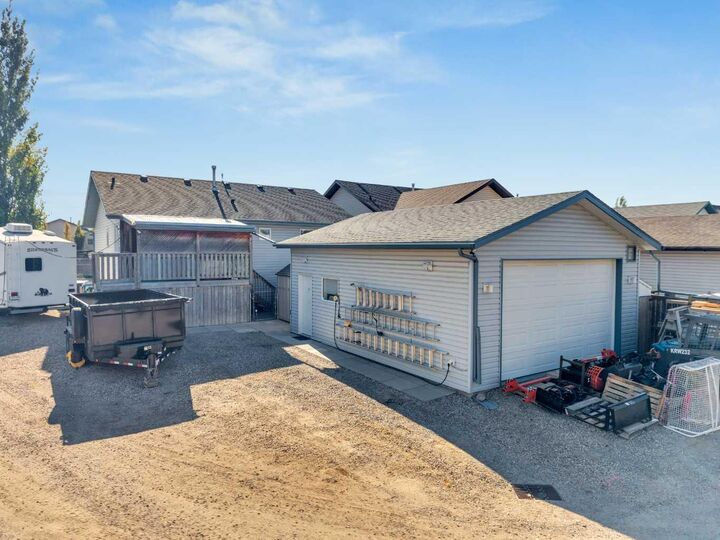 Property Photo: 86 Donald Close AB T4R 3E7