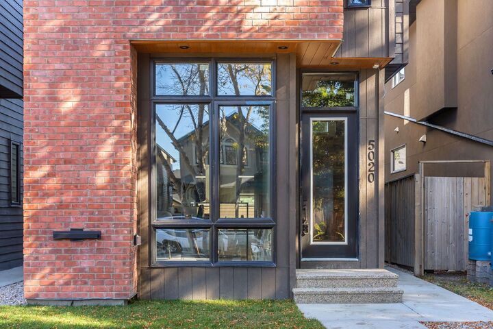 Property Photo:  5020 21A Street SW  AB T2T 5C3 