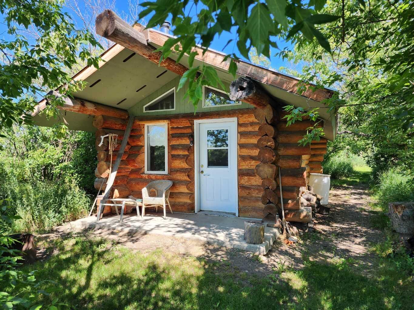 Property Photo:  290113 Flying E Road  AB T0L 1Z0 