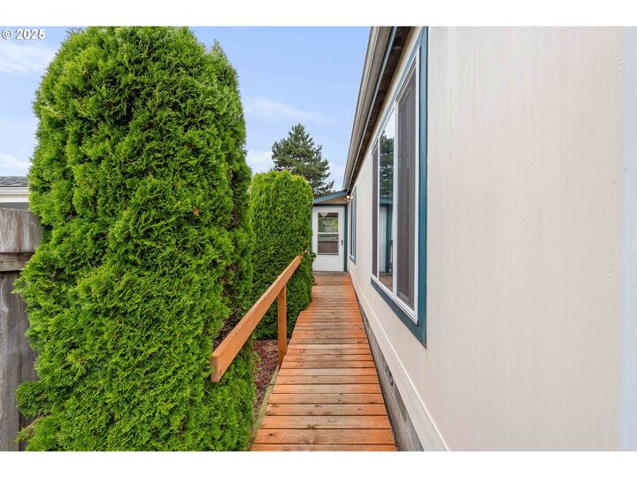 Property Photo:  235 1st Ave  OR 97420