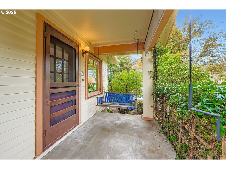 Property Photo: 2545 NE 37th Ave OR 97212