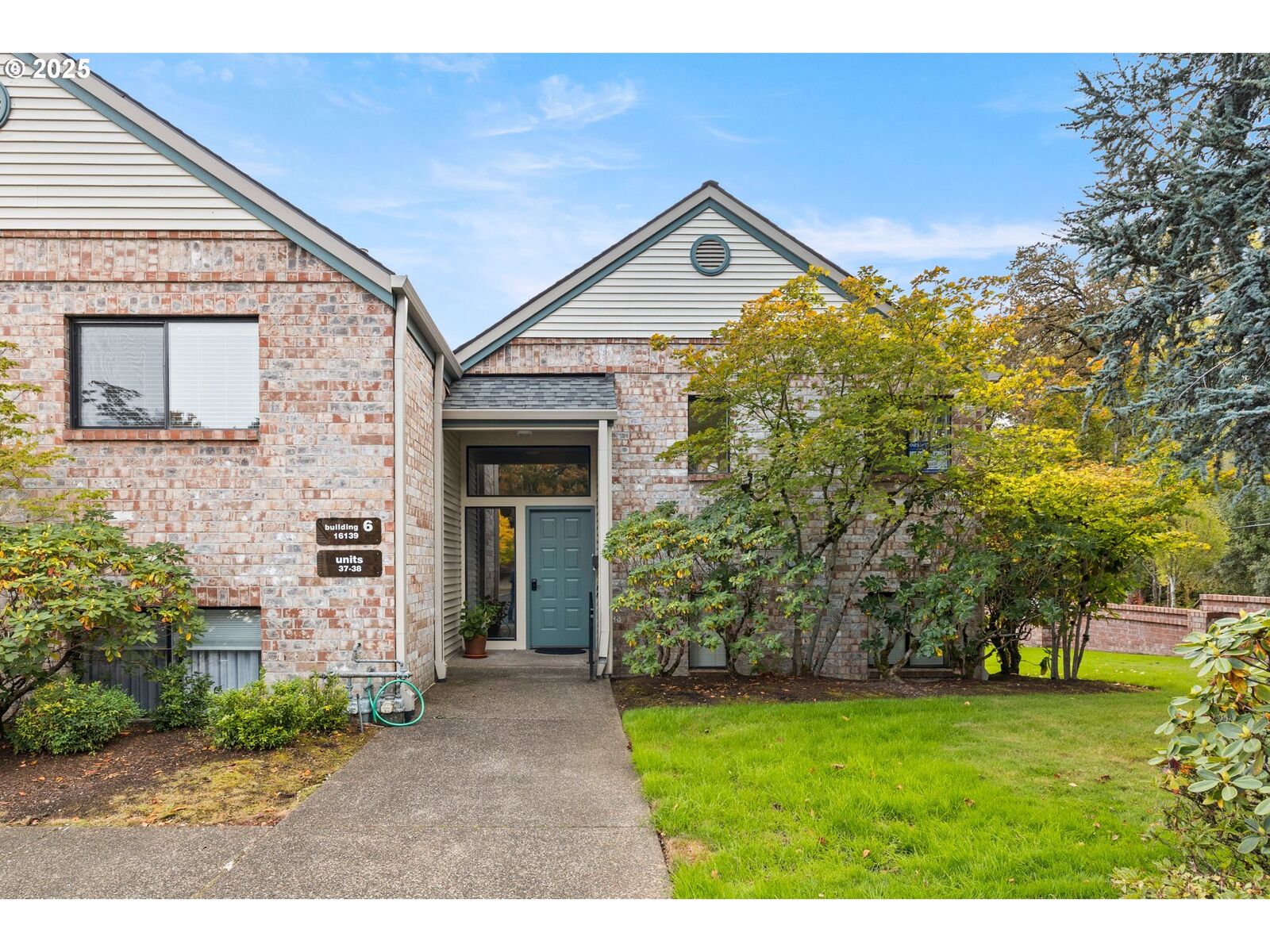 Property Photo:  16139 SW 130th Ter 38  OR 97224 
