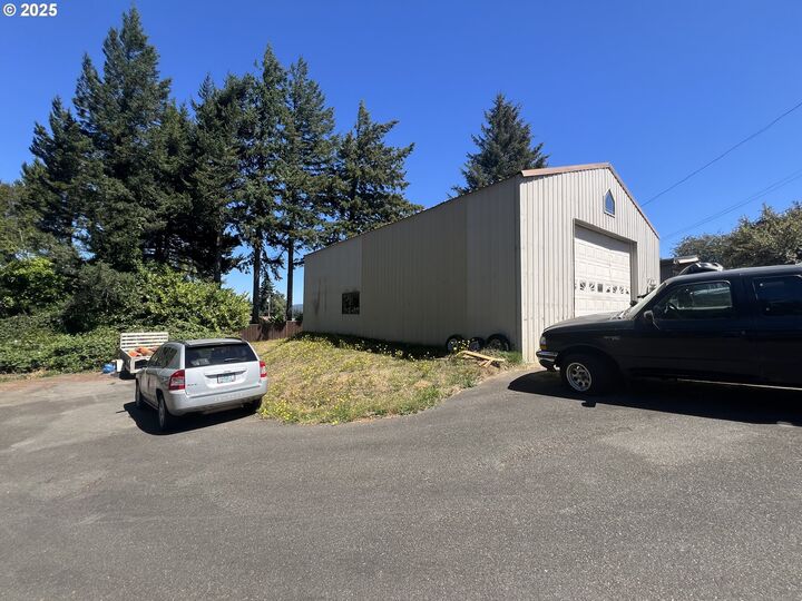 Property Photo:  760 Oconnell St  OR 97459