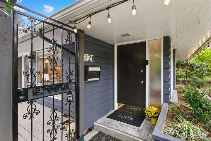 Property Photo: 221 8th Avenue W WA 98033