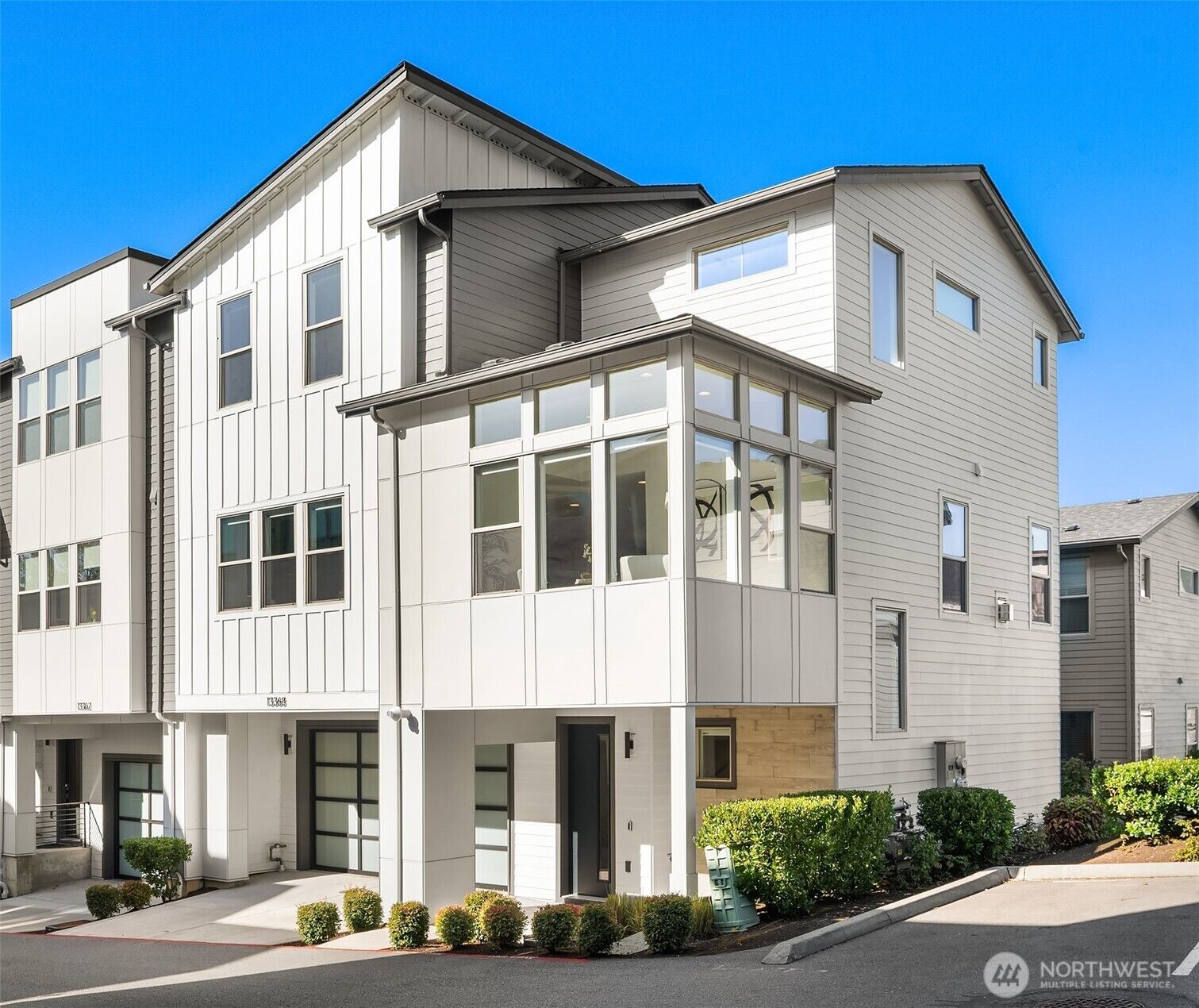Property Photo: 13368 SE 68th Place WA 98059