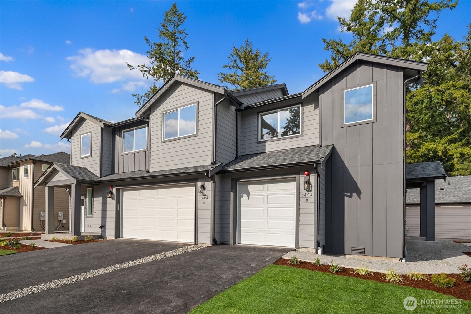 Property Photo:  1404 SW 122nd Lane B  WA 98146 