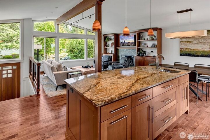 Property Photo: 5829 112th Place NE WA 98033