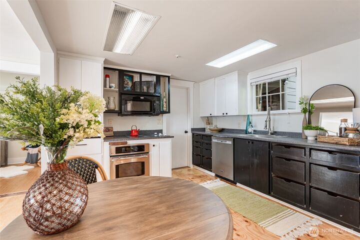 Property Photo: 4 N Salmon Beach WA 98407